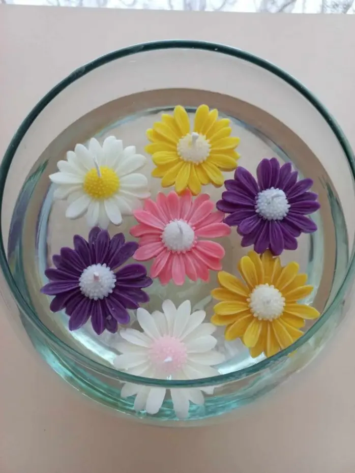 Handcrafted Soy Wax Eco - Friendly Multicolor Daisy Flower Shaped Floating Candles for Water Bowl - Set of 6 | Scented Decorative Candles with Fragrance | Perfect for Diwali, Party and Wedding